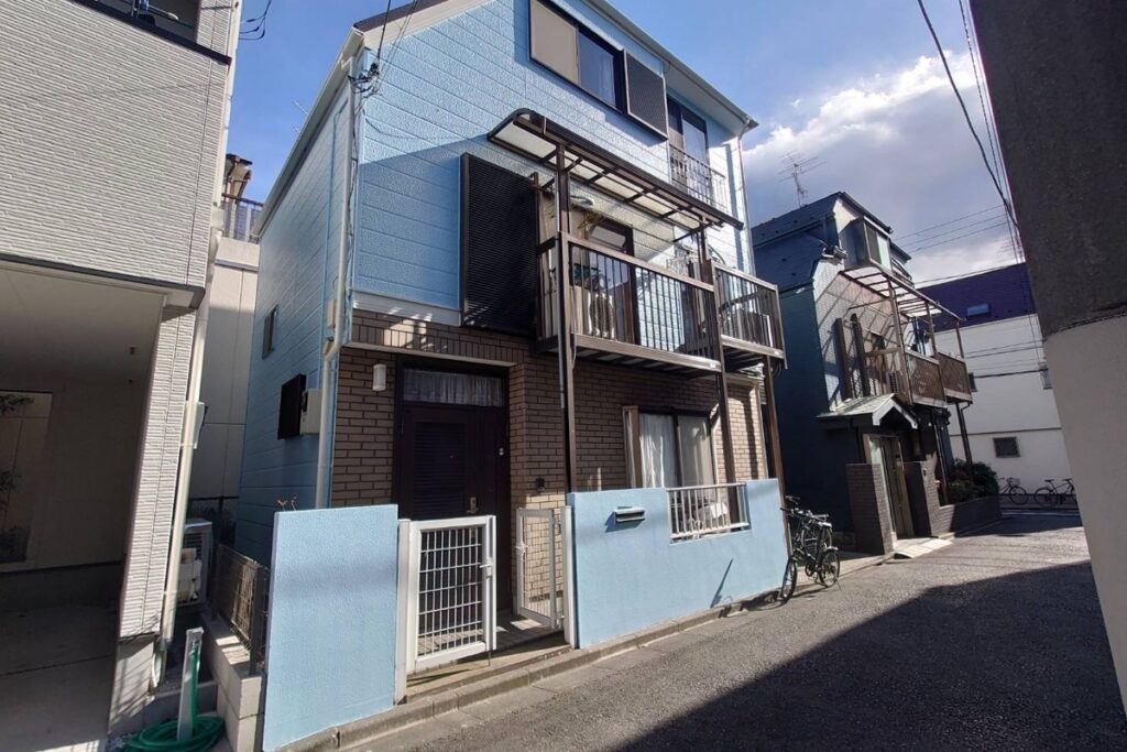 外壁塗装を塀も含めて施しました