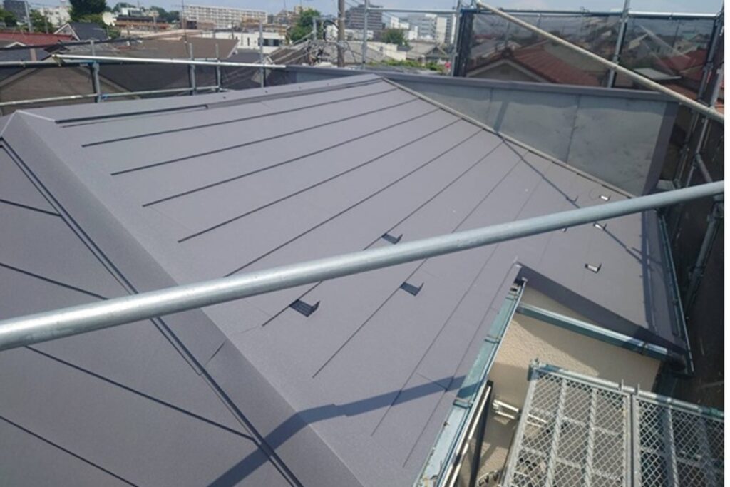 屋根カバーの中で、ガルバニウム鋼板を使用したものです